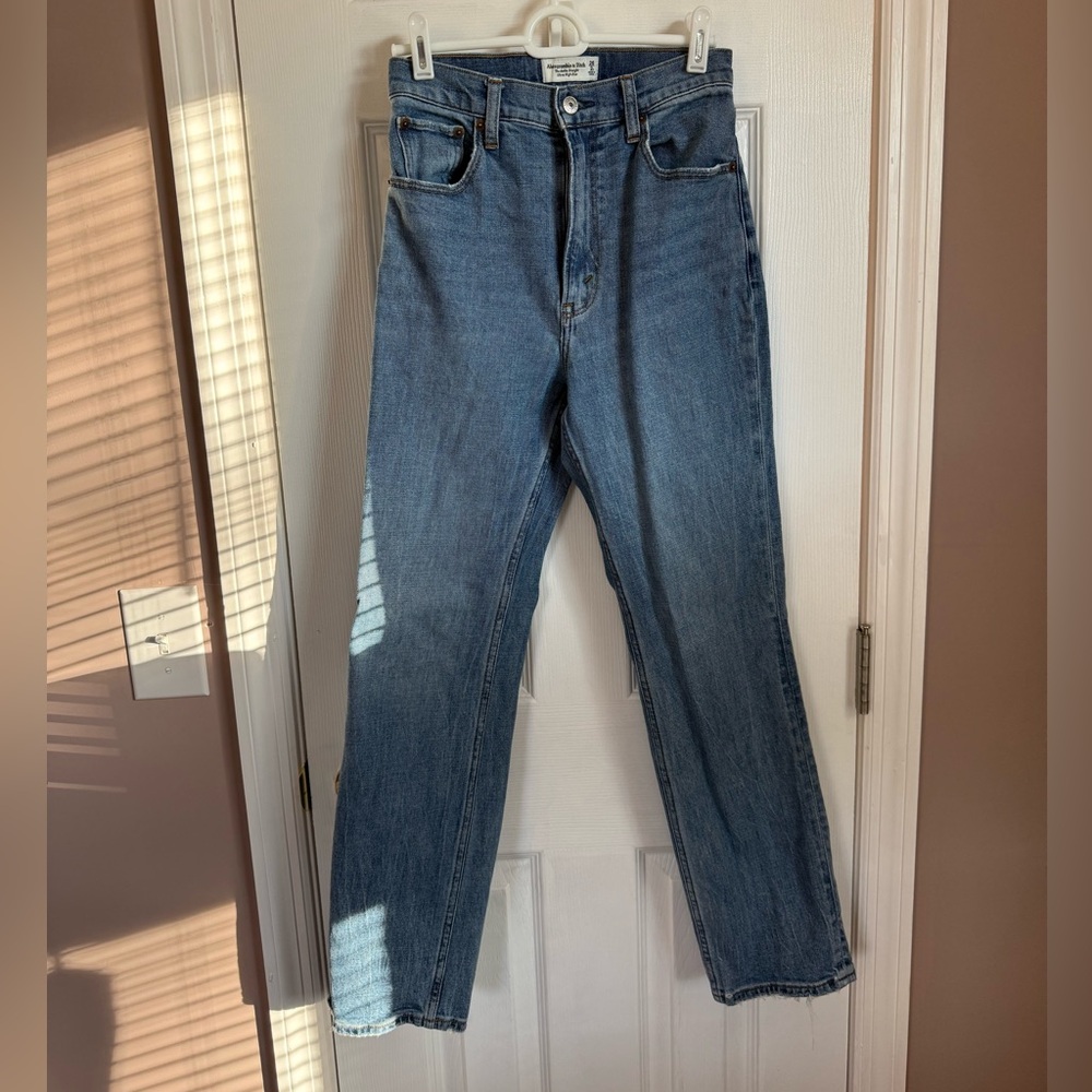 Abercrombie & Fitch High-Rise Straight Leg Jeans - Medium Blue Wash